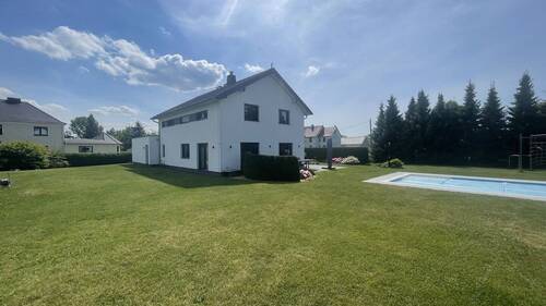 Haus - 6 Zimmer Einfamilienhaus in Bernsdorf