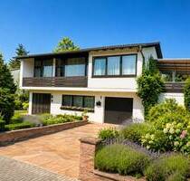 GLOBAL INVEST SINSHEIM | Tolles Architektenhaus mit 820m² großem Rasengrundstück und großem Pool - Sinsheim / Eschelbach