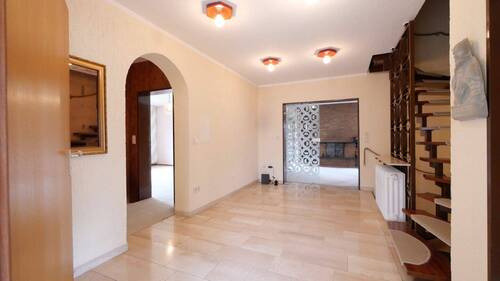 Diele - 7 Zimmer Einfamilienhaus in Paderborn / Elsen