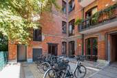 Innenhof mit Fahrradstellplätzen - 