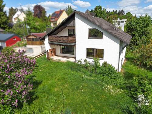  Idyllischer Garten mit Terrasse und Außenkamin - 6 Zimmer Einfamilienhaus zum Kaufen in Amberg