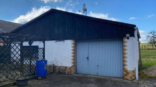 Garage mit Werkstatt - Einfamilienhaus mit 180,00 m² in Bergen zum Kaufen