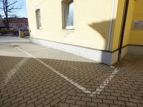 Insgesamt 3 Kfz-Stellplätze - 