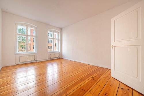 Wohnzimmer - 4 Zimmer Etagenwohnung zum Kaufen in Berlin