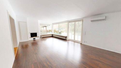 Wohnzimmer mit angrenzender Terrasse - 7 Zimmer Bungalow in Horneburg