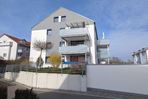 Hausansicht - 4 Zimmer Etagenwohnung zum Kaufen in Böblingen