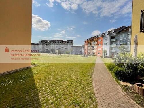 Blick in den Innenhof - 3 Zimmer Etagenwohnung zum Kaufen in Rastatt