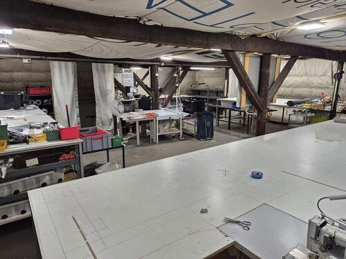 Bild 1 - Große Gewerbeeinheit mit Lager- und Büroflächen in gut angebundener Lage Krefelds zu vermieten