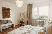 Schlafzimmer mit Fenster - 
