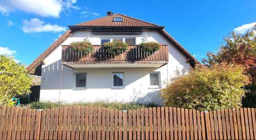 Haus Ansicht West - 6 Zimmer Mehrfamilienhaus, Wohnhaus zum Kaufen in Uehlfeld