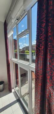 Sehr hohe Fensterfront! - 