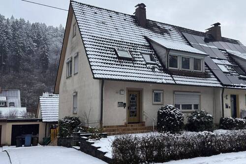 Hausansicht - Haus mit viel Platz und vielfältigen Nutzungsmöglichkeiten