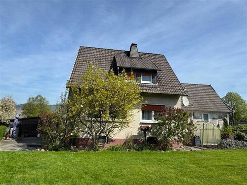 Garten-Ansicht - Mehrgenerationenhaus plus Holzhaus in Sundern-Altenhellefeld!