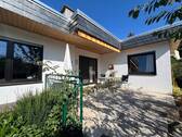 Rückansicht Haus mit Terrasse - 
