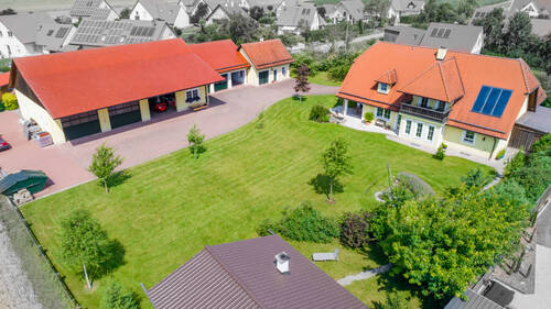 Das Anwesen - 8 Zimmer Einfamilienhaus zum Kaufen in Windelsbach