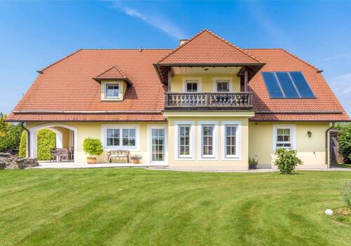 Haupthaus vom Garten aus - Einfamilienhaus mit 320,00 m&sup2; in Windelsbach zum Kaufen