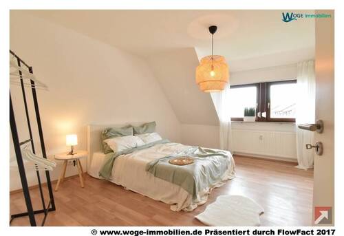 Schlafzimmer - Großzügige, freie 2,5-Zi-Whg mit zus. 33qm Nfl., 2.OG (DG), Garage, provisionsfrei!