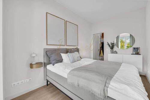 Blick zum Ankleidezimmer - 