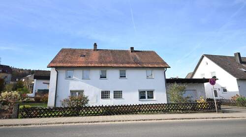 Einfamilienhaus - Viel Platz für wenig Geld! Renovierungsbedürftiges Einfamilienhaus mit Garage in Seubersdorf