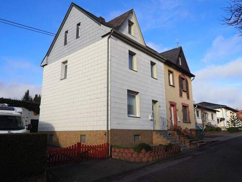 Seitenansicht - 4 Zimmer Doppelhaushälfte zum Kaufen in Nauort