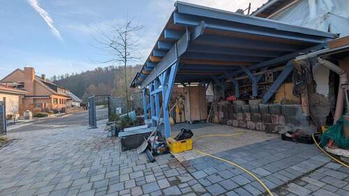 Hofeinfahrt, Tor und Carport - 