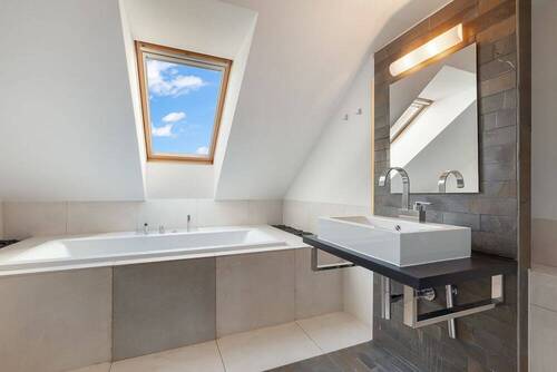 Modernes Wannenbad - 