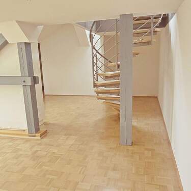 Wendeltreppe im Wohnzimmer - 