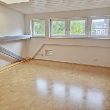 Fensterseite Wohnzimmer - 2 Zimmer Etagenwohnung zur Miete in Schwerin