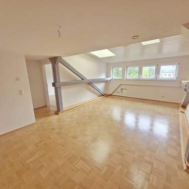 Wohnzimmer und Schlafzimmertür - 