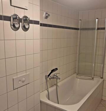 Bad mit Wanne - 