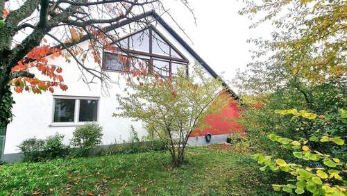 Hausansicht West - Gartenateil.jpg - Lichtdurchflutete 3-Zimmer Wohnung in Herzogenaurach (ruhiger Lage)