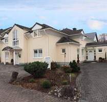 Exklusives Zweifamilienhaus mit erstklassiger Ausstattung und schönem Grundstück - Helferskirchen