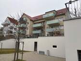 Hausansicht - 2-Zi. ETW mit EBK, Balkon u. TG-Stellplatz (barrierefrei)