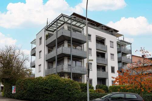 Bild 1 - Sonnenverwöhnte 4-Zimmer-Mietwohnung mit drei Balkonen und Tiefgaragenstellplatz