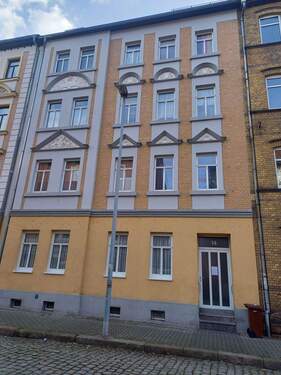 Hausansicht (1).jpg - +++ Großzüzige helle Dachgeschosswohnung +++