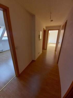 Flur (1).jpg - 3 Zimmer Etagenwohnung zum Kaufen in Weißenfels