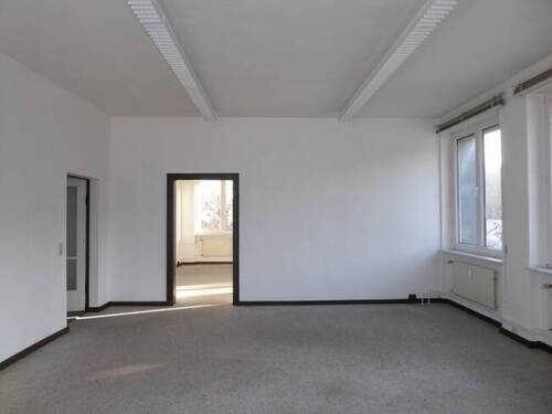 Großraumbüro - Verwirklichen Sie Ihre Geschäftsideen auf ca. 262 m² in DresdenCossebaude!