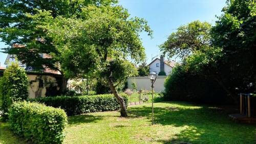 Garten - 1 Zimmer Mehrfamilienhaus, Wohnhaus zum Kaufen in Gottmadingen