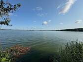 Blick über den See - Top Lage in wald- und wasserreicher Umgebung ! Wunderbar ruhige Wohnlage ! Provisions- und Bauträgerfrei !