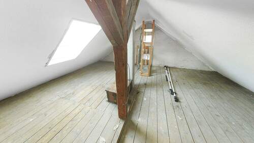 Spitzboden direkt aus der Wohnung erreichbar - 