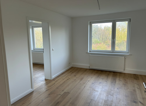 Wohnzimmer - 1 Zimmer Mehrfamilienhaus, Wohnhaus in Sundhagen