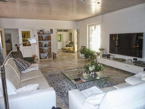 Wohnzimmer - 1 Zimmer Einfamilienhaus zum Kaufen in Wiefelstede