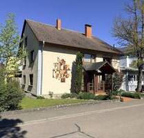 Großzügiges Wohnhaus mit zwei Wohneinheiten und Werkstatt in Ettenheim