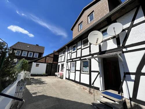 Wohnhaus mit Innenhof - 6 Zimmer Einfamilienhaus zum Kaufen in Roklum