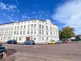 Hausansicht von vorn - 5 Zimmer Etagenwohnung in Magdeburg