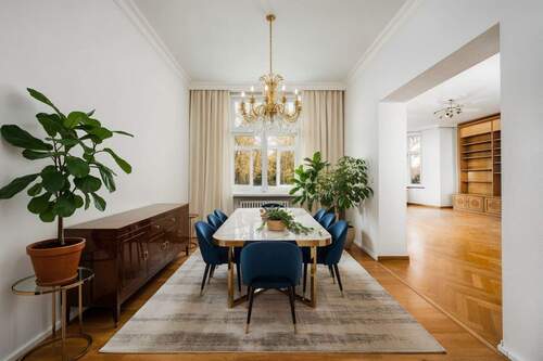 Mobiliar virtuell hinzugefügt - 