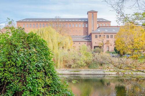 Das Umspannwerk am Landwehrkanal in der Nachbarschaft - 