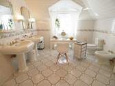 großes Badezimmer - 