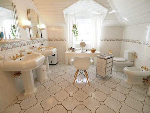 großes Badezimmer - 