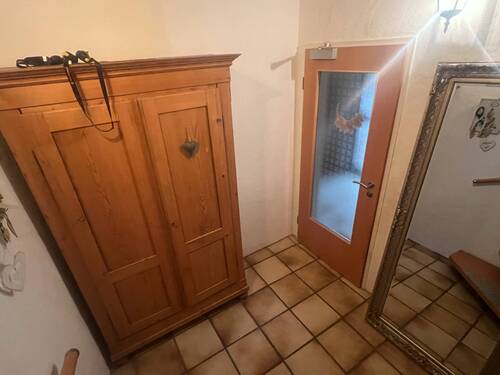 Flur EG zu Wohnung im OG/DG - 